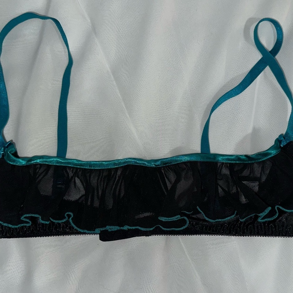 Fredricks‎ of Hollywood seduction bra